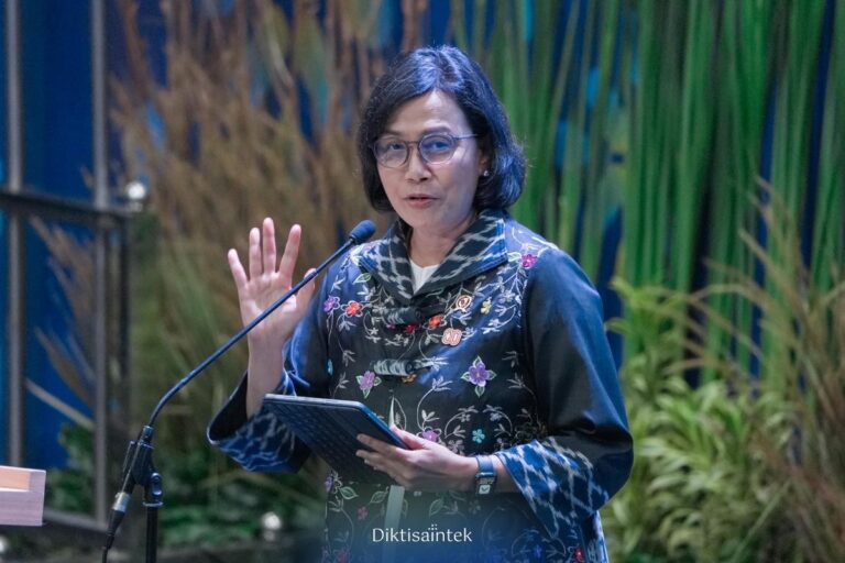 Sri Mulyani Akui Gaji Guru dan Dosen Masih Kecil, Tantangan untuk Keuangan Negara