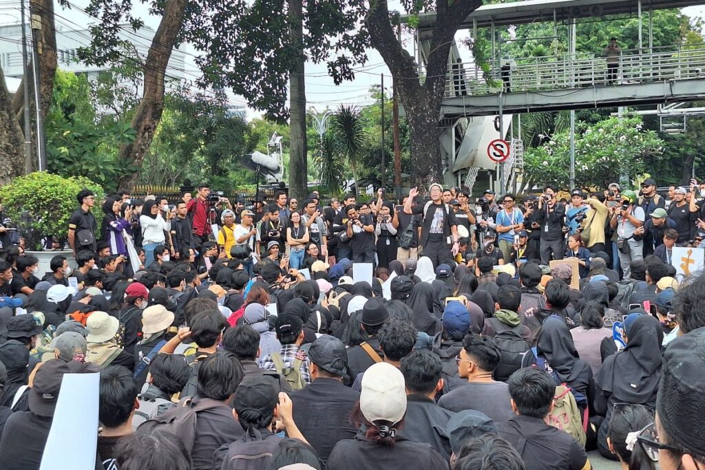 OJK Sebut Dampak Demo pada Kegiatan Operasional Perbankan Minim