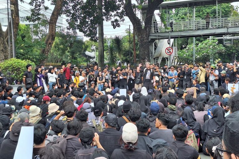 OJK Sebut Dampak Demo pada Kegiatan Operasional Perbankan Minim