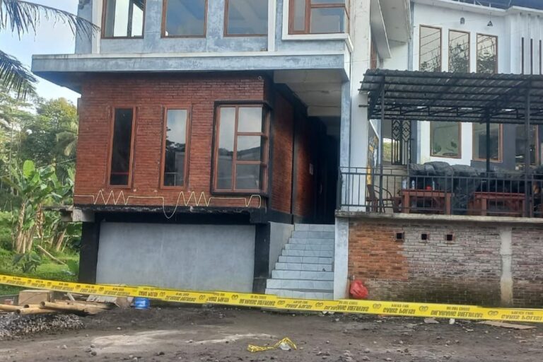 Kafe di Wonosobo Dirusak Massa Usai Serda RS Tewas Dibacok